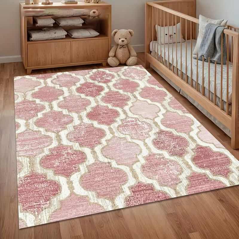 Tapis élégant rose poudré à motif quadrifoliaux avec finition vieillie, antidérapant, pour chambre d