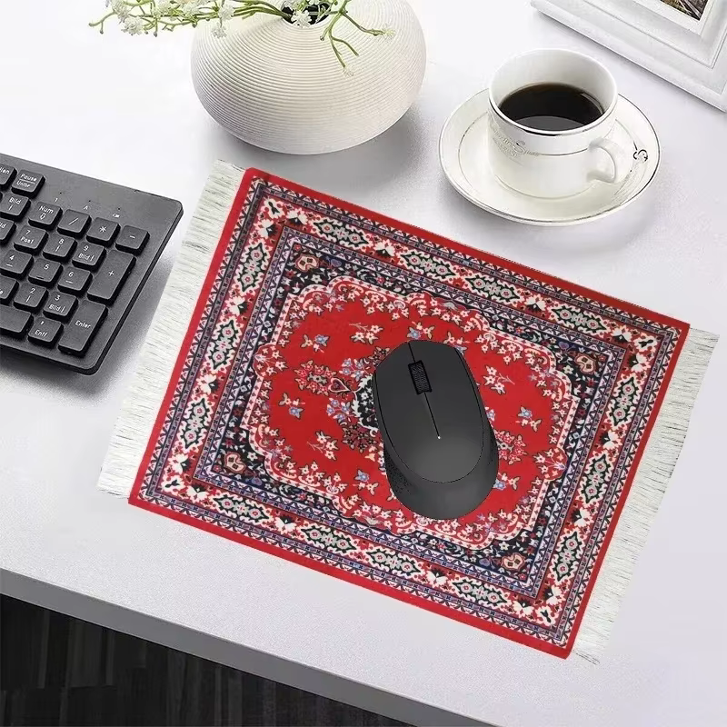 Tapis persan tissé à motif floral