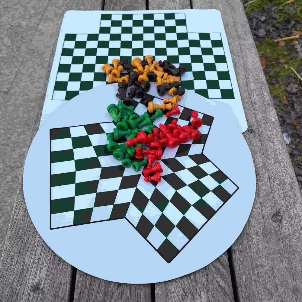 Jeu d'échecs pour 3-4 joueurs, comprenant un tapis d'échecs de 35 cm/13,78 pouces et 48/64 pièces d'échecs colorées, 3-4 couleurs différentes, 16 pièces par couleur.