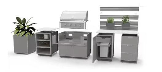 Cuisine extérieure moderne avec barbecue, évier, porte en PVC, four à pizza, petit réfrigérateur, armoire de cuisine, panier et autres meubles de cuisine