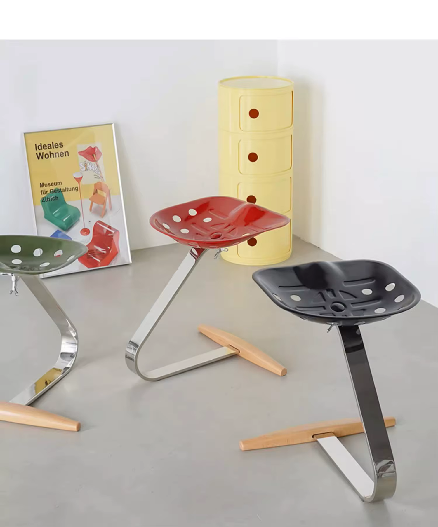 Siège en métal tige en acier inoxydable massif Base en bois de hêtre traité à la vapeur Mezzadro tabouret bas repose-pieds prêt à l'emploi tabouret italien
