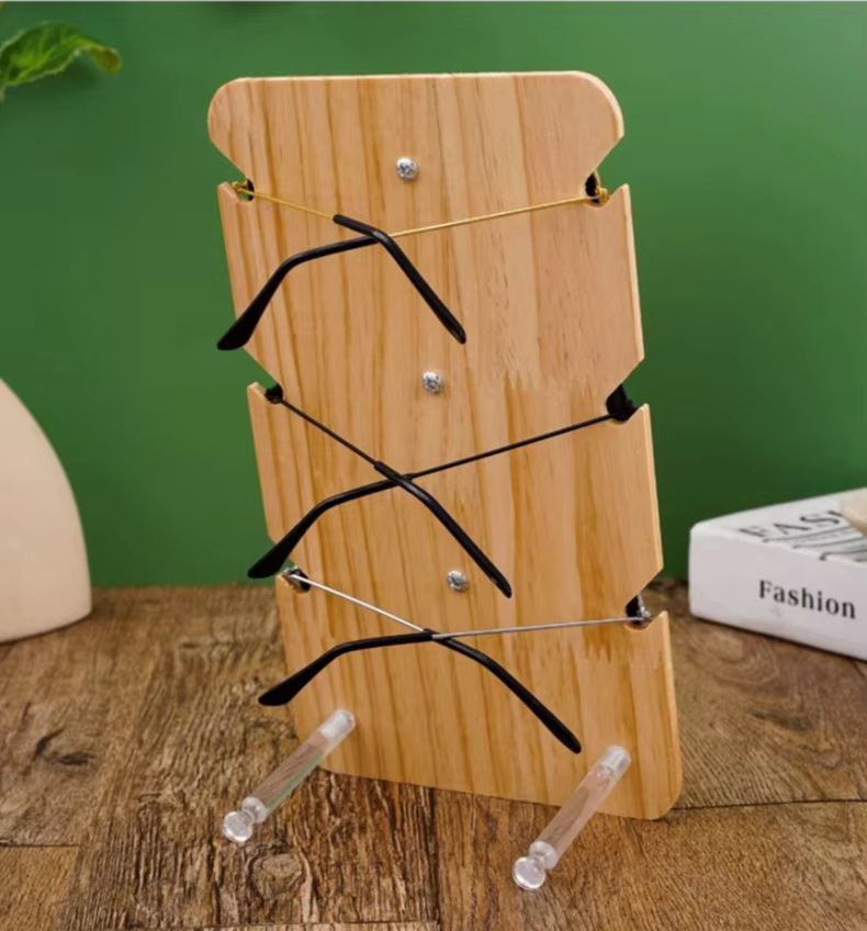 Panneau en bois avec présentoir de lunettes en bois acrylique transparent