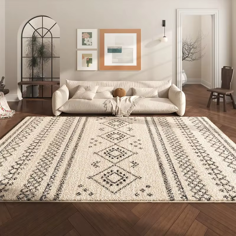 Tapis tribal marocain VIKAMA beige et noir avec rayures en losange