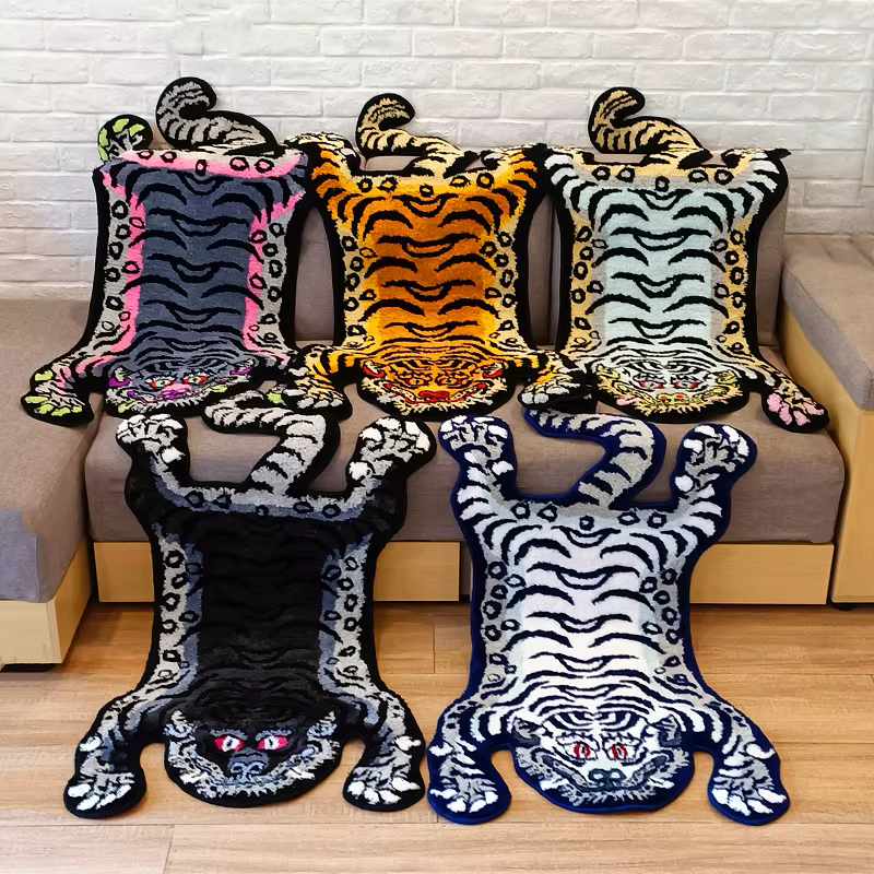 Grand tapis tibétain noir épais en forme de tigre