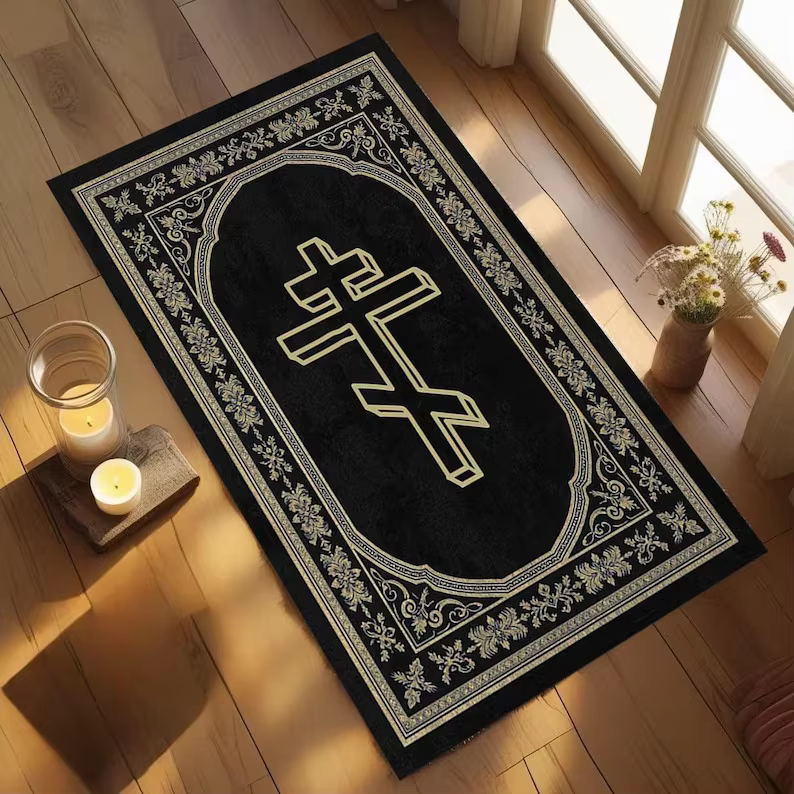 Tapis classique à motif grec et croix orthodoxe