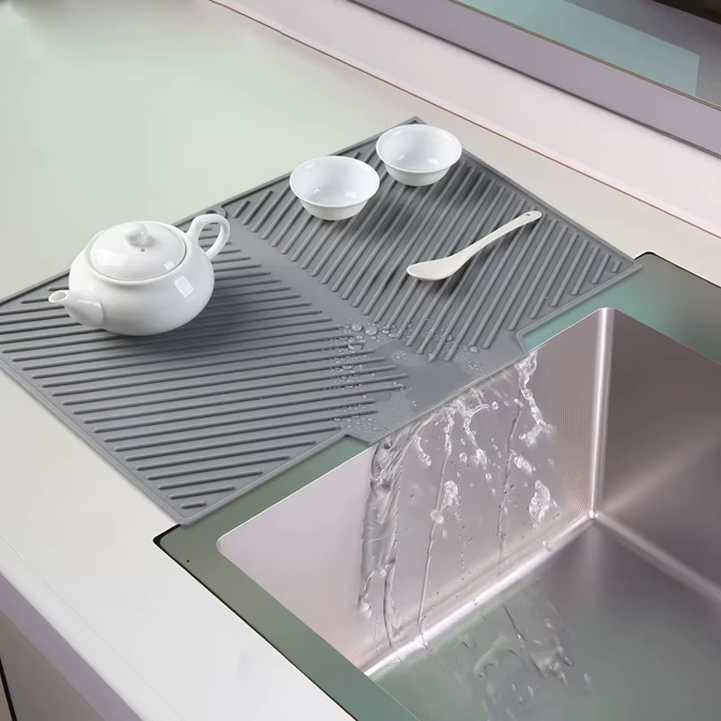 Tapis de séchage de vaisselle en silicone avec rebord de drainage intégré