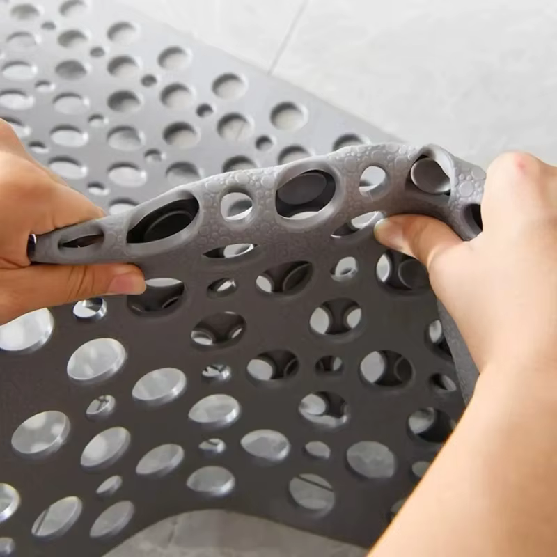 Tapis de bain avec trous de drainage