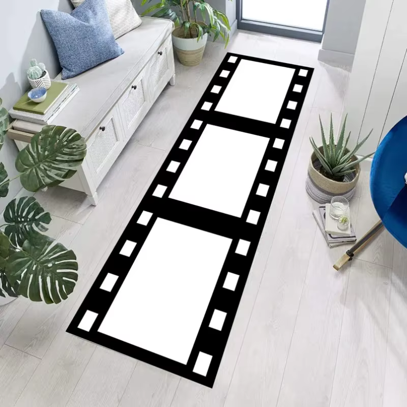Tapis de couloir à rayures noires et blanches