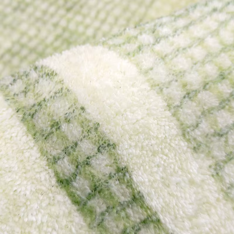 Tapis de forme irrégulière pour chambre à coucher