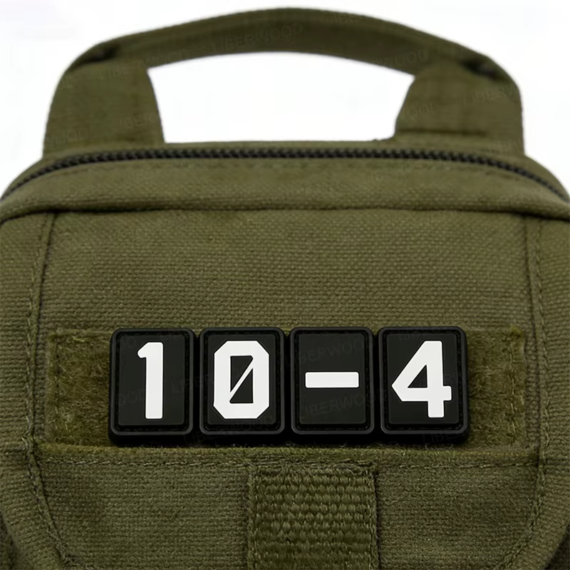 Patchs de chiffres de l'alphabet en PVC qui brillent dans la nuit, 26 lettres et 10 chiffres avec support à crochet pour chapeaux, casque, sac à dos, gilet, uniforme