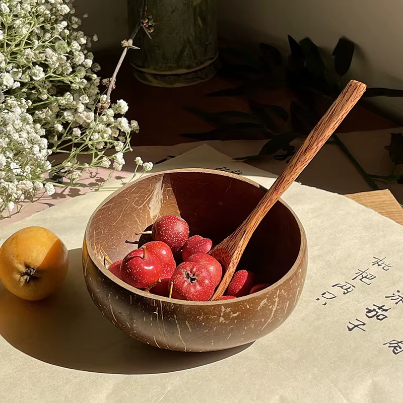 Bol en noix de coco naturel, bols en noix de coco faits à la main en bois pour la table, fourchette et cuillère pour dessert, salade de fruits, mélange de riz