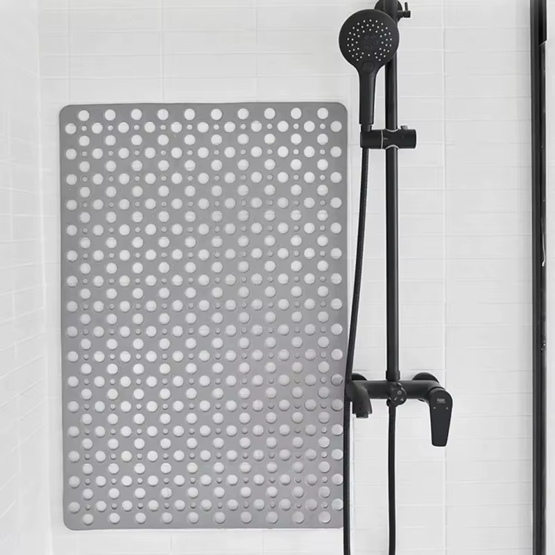 Tapis de bain avec trous de drainage