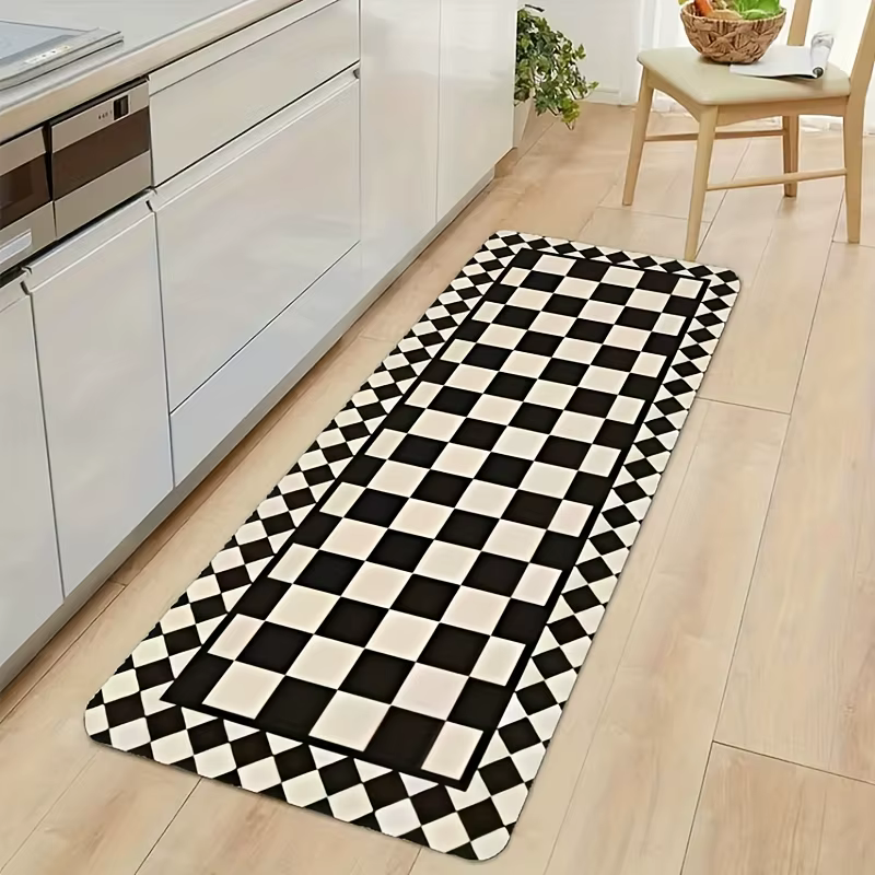 Tapis à carreaux noir et blanc