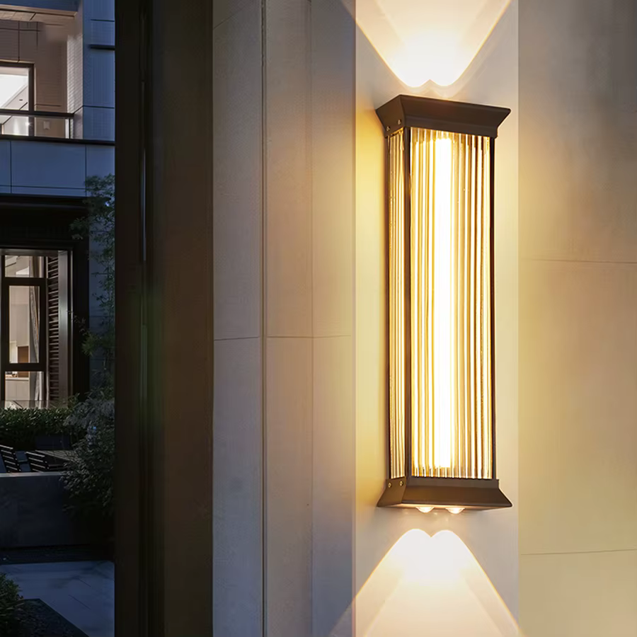 Applique Murale LED Imperméable en Acier Inoxydable, Éclairage d'Extérieur, Idéal pour une Cour, un Jardin, une Villa ou une Terrasse