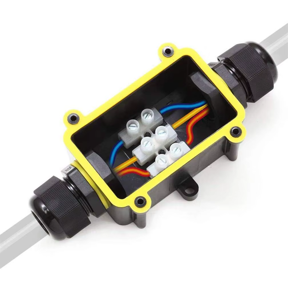Boîte de jonction de connecteur de fil de câble électrique IP66 étanche extérieure à 2 voies avec boîte de jonction de Terminal 450V pour lumière LED