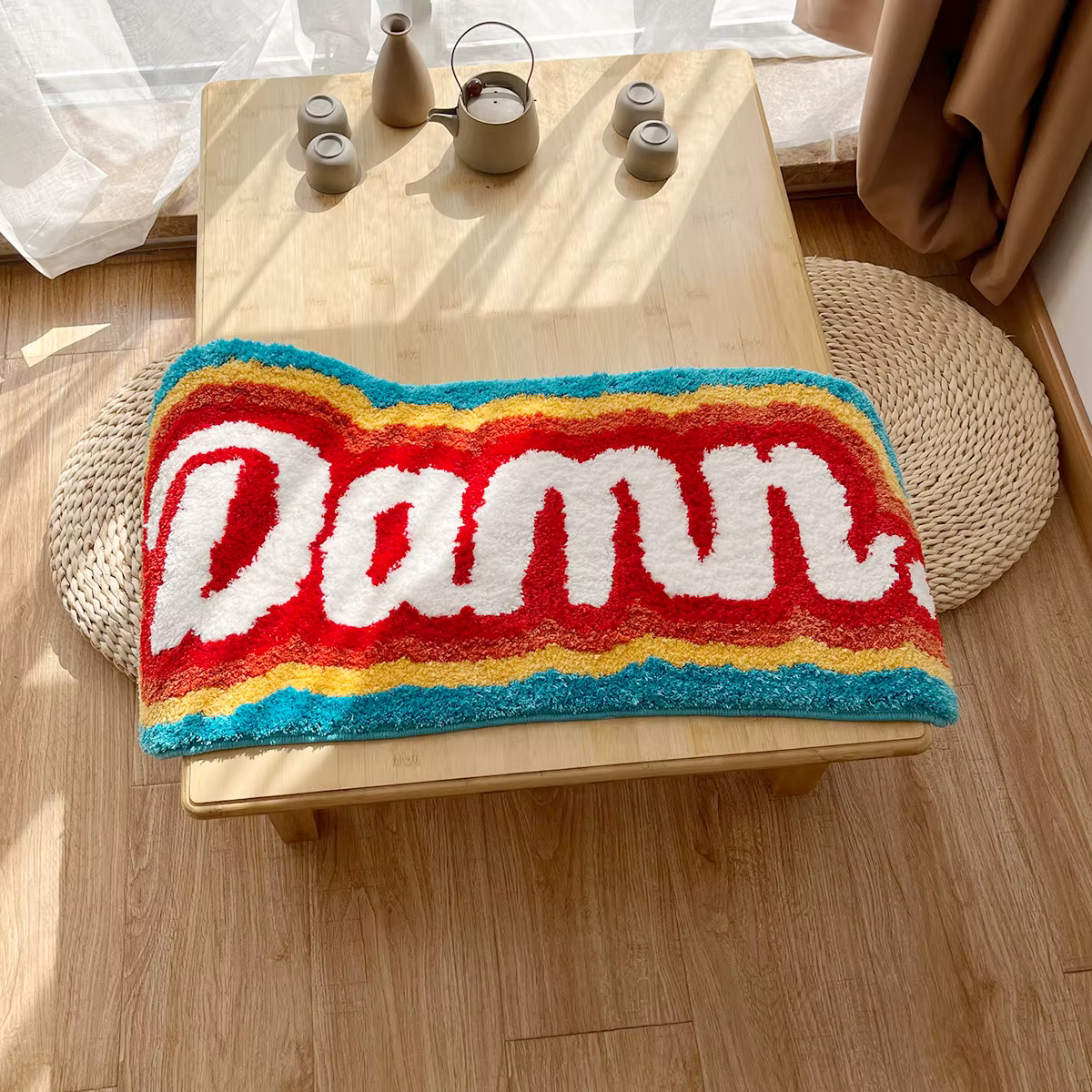 LAKEA – tapis de sol 100 fait à la main avec des éléments en lettres