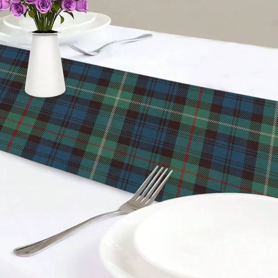 Chemin de table à motif tartan | Plaid noir bleu | Décor extérieur et d'automne | Polyvalent pour chambre à coucher et table à manger (impression plate)