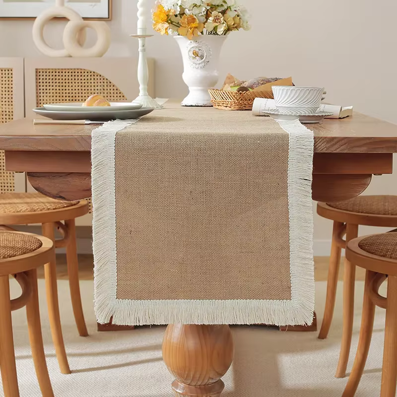 Chemin de Table en Jute Naturel avec Glands