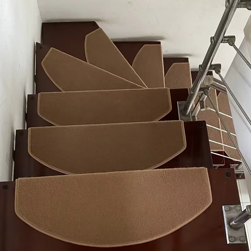 Tapis auto-adhésif antidérapant pour escaliers