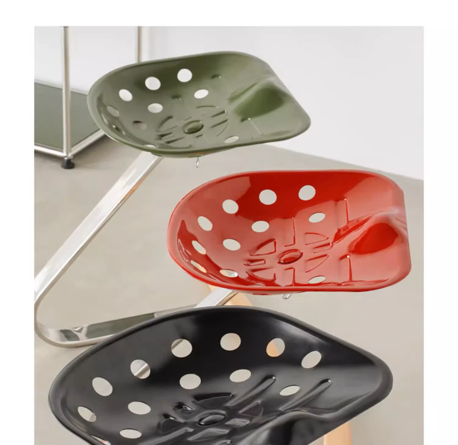 Siège en métal tige en acier inoxydable massif Base en bois de hêtre traité à la vapeur Mezzadro tabouret bas repose-pieds prêt à l'emploi tabouret italien