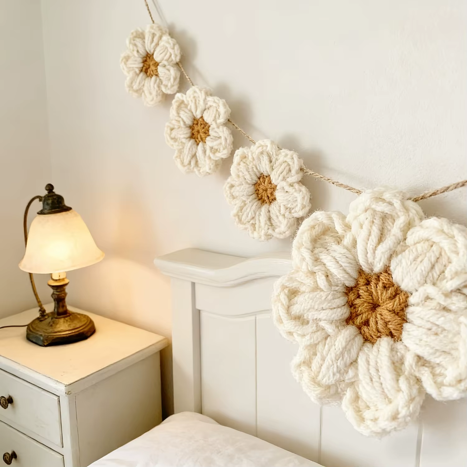 8 décorations de marguerites au crochet de 1