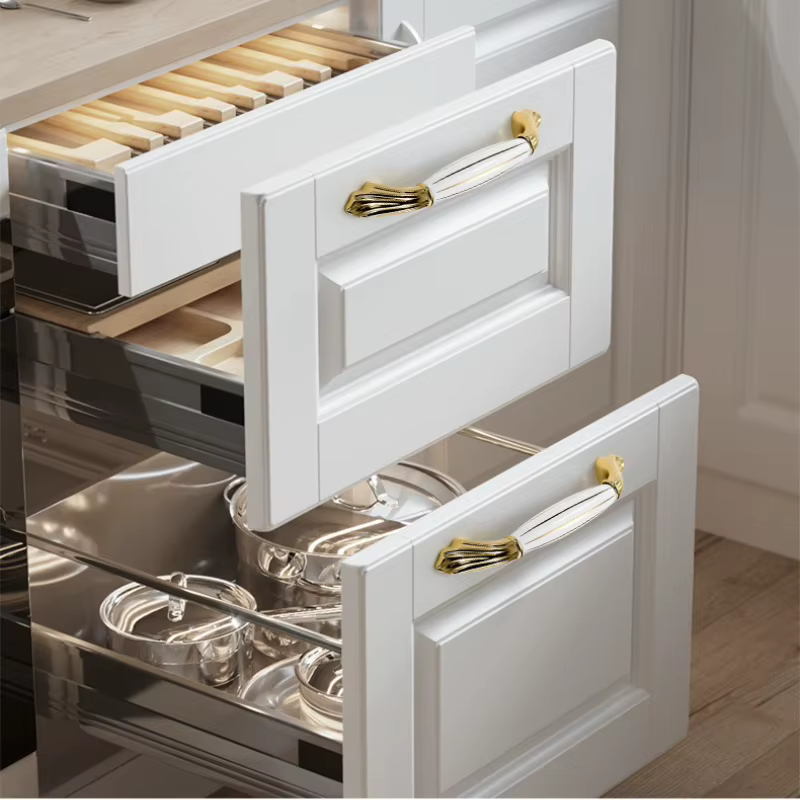 Poignées de porte d'armoire de cuisine dorées, boutons de tiroir, poignées de meubles européennes en alliage de zinc blanc, poignées de meubles en céramique tendance