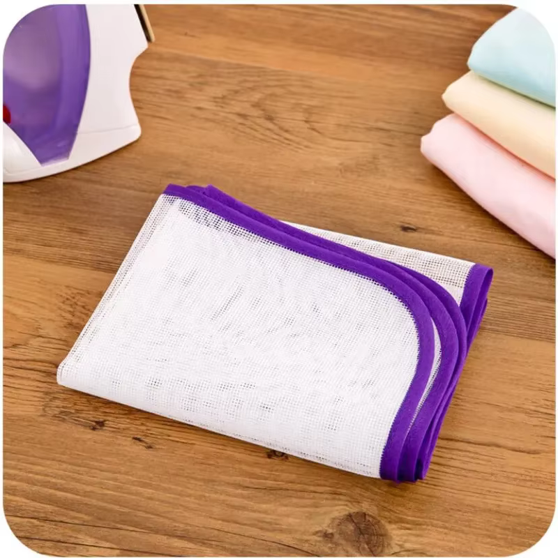 Housse de protection en maille isolante pour planche à repasser