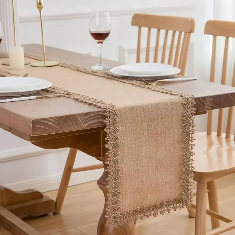 Chemin de Table en Jute Naturel avec Glands