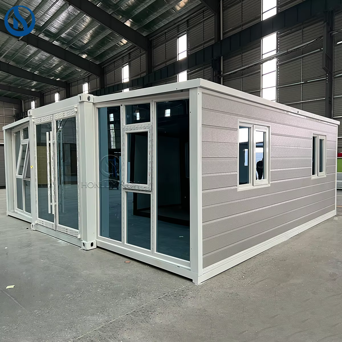 Conteneur maritime modifié de 40 pieds, en panneaux sandwich, pliable en acier, pour application en villa extérieure
