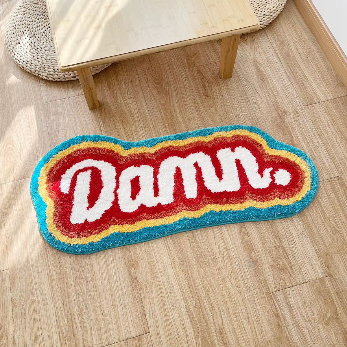 LAKEA – tapis de sol 100 fait à la main avec des éléments en lettres