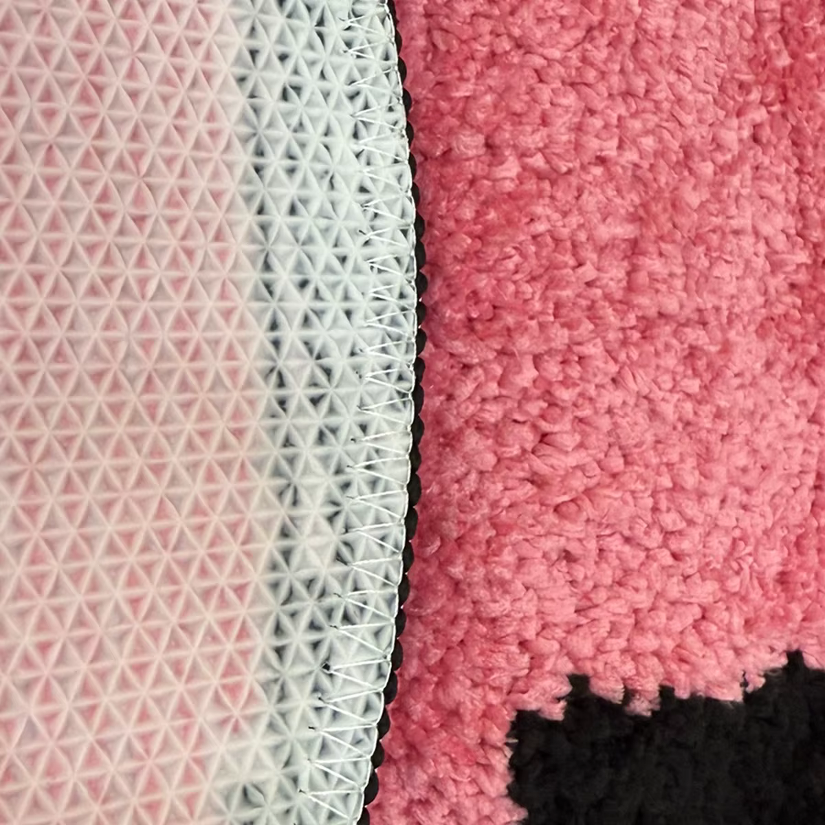 Tapis capitonné en forme de crâne rose