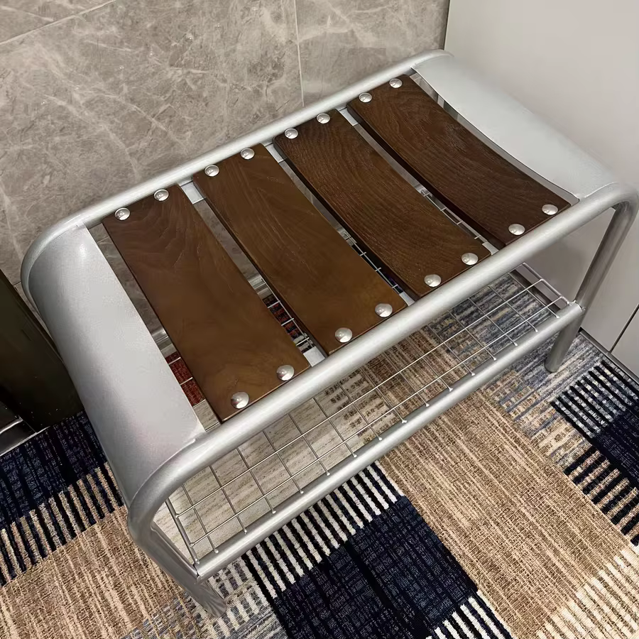 Tabouret en bois pour salon