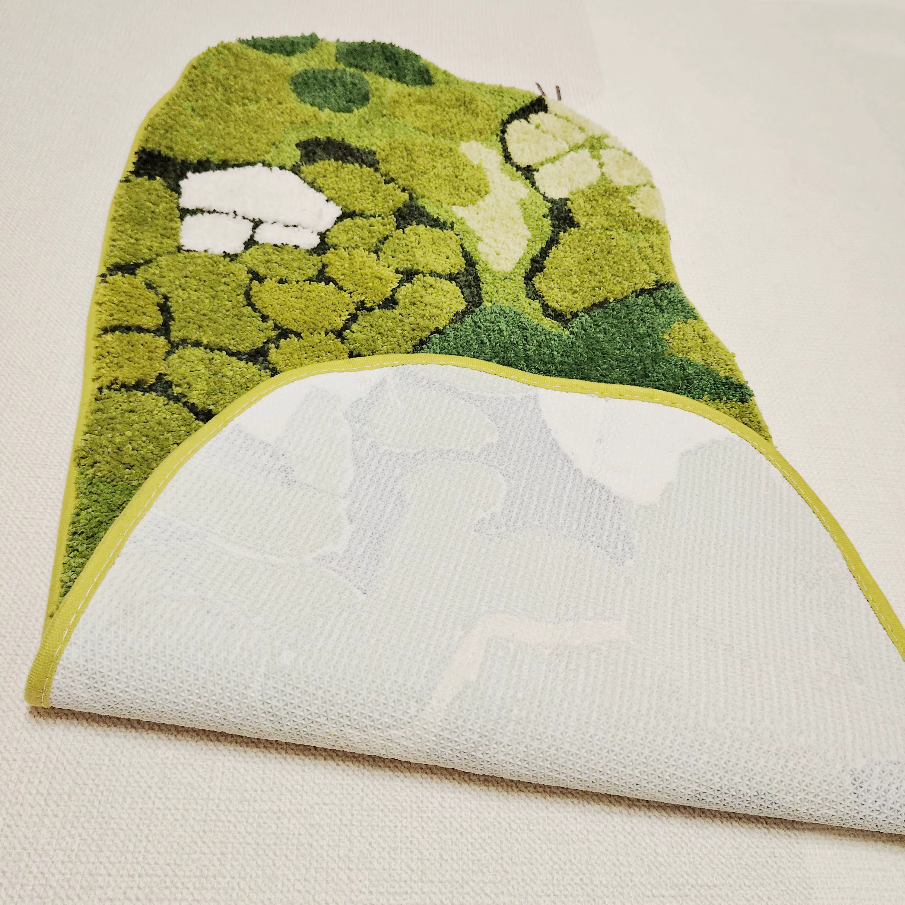 Tapis de chevet floqué en mousse de forêt