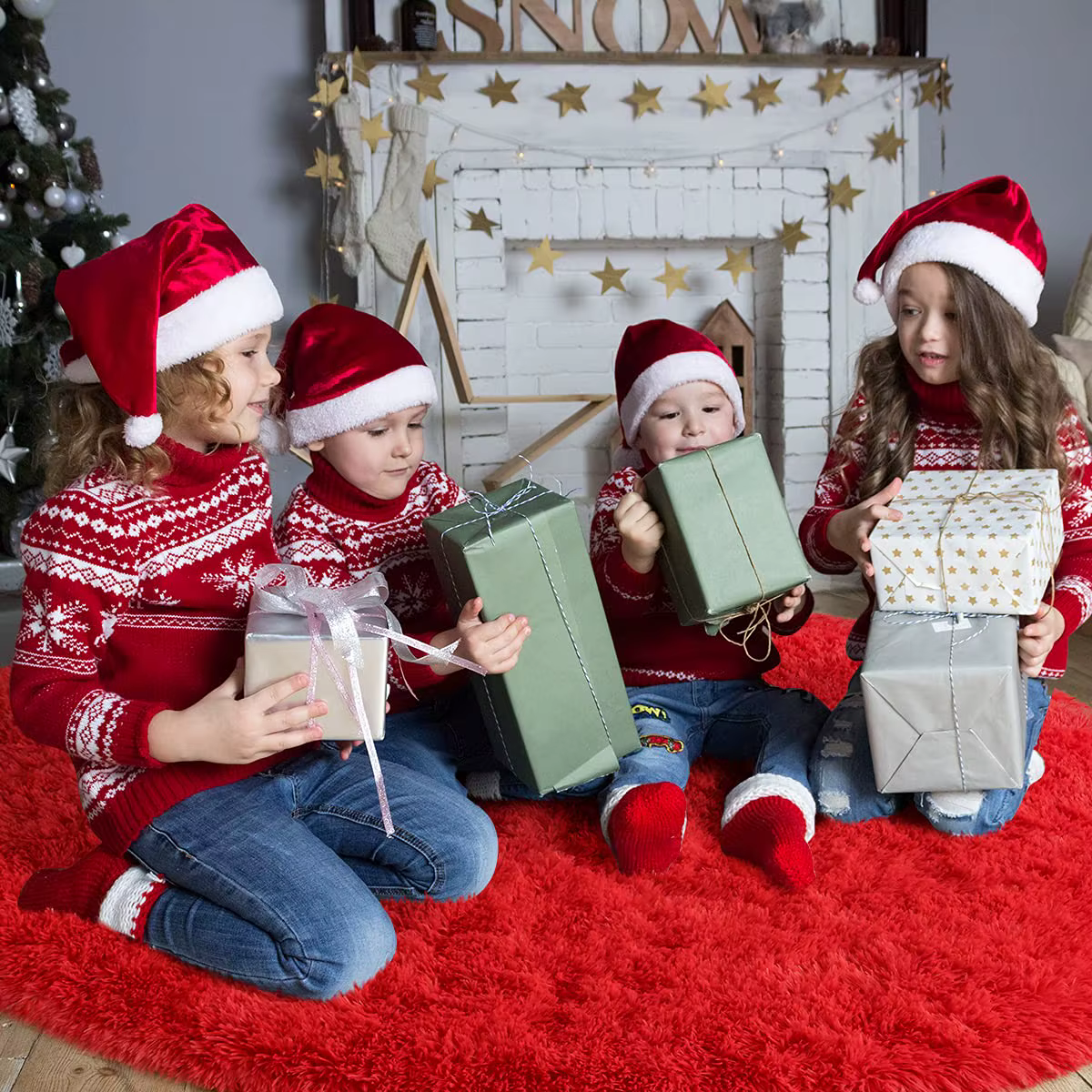 Tapis rouge rond pour chambre d'enfant
