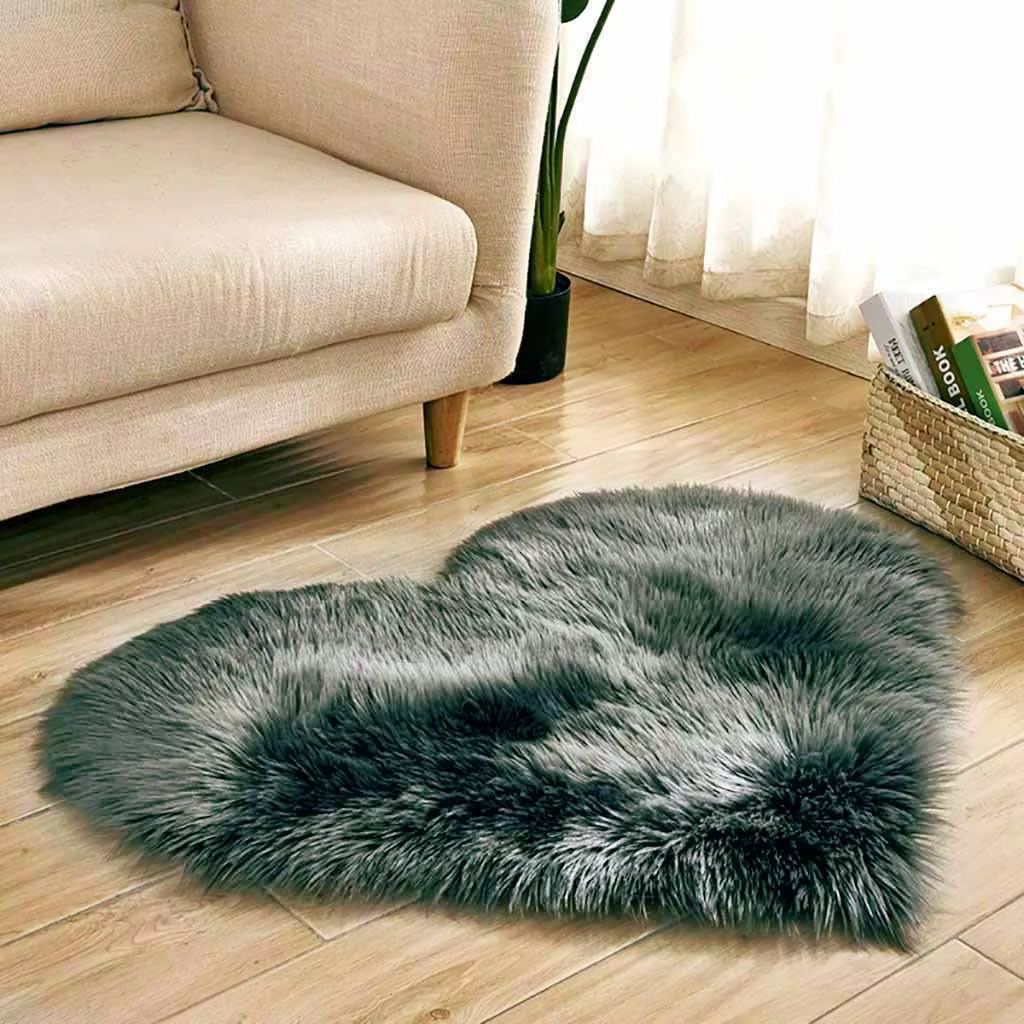 Tapis en fausse fourrure en forme de cœur pour chambre à coucher