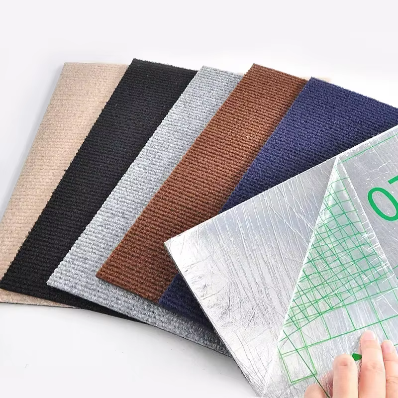 Carreaux de tapis auto-adhésifs 30x30cm
