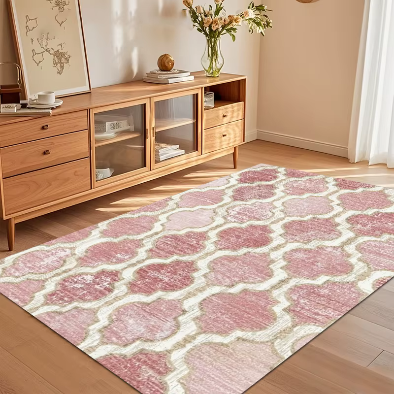Tapis élégant rose poudré à motif quadrifoliaux avec finition vieillie