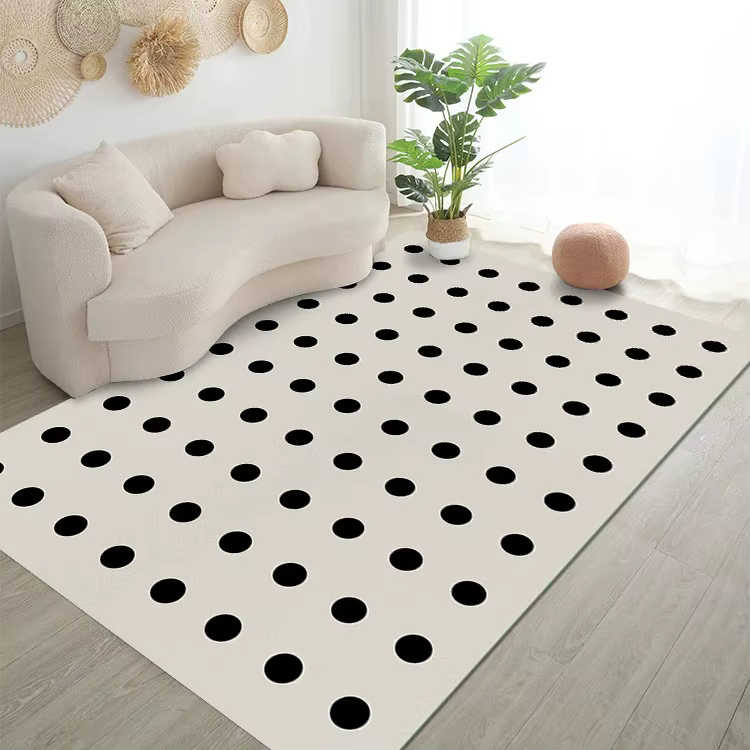 Tapis moelleux en damier noir et blanc